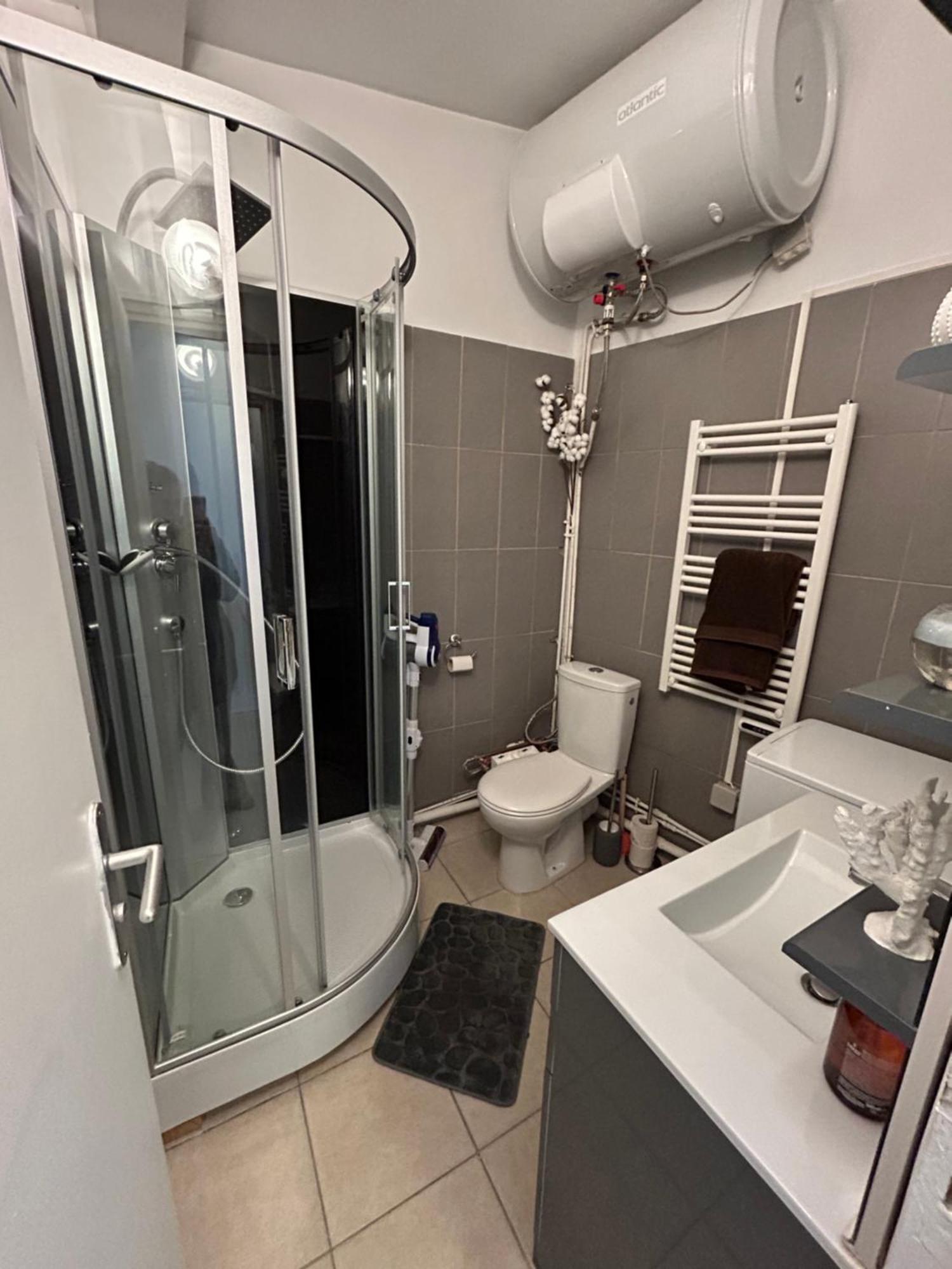Grand Studio Entierement Renove Au Coeur De Paris Apartment Exterior photo