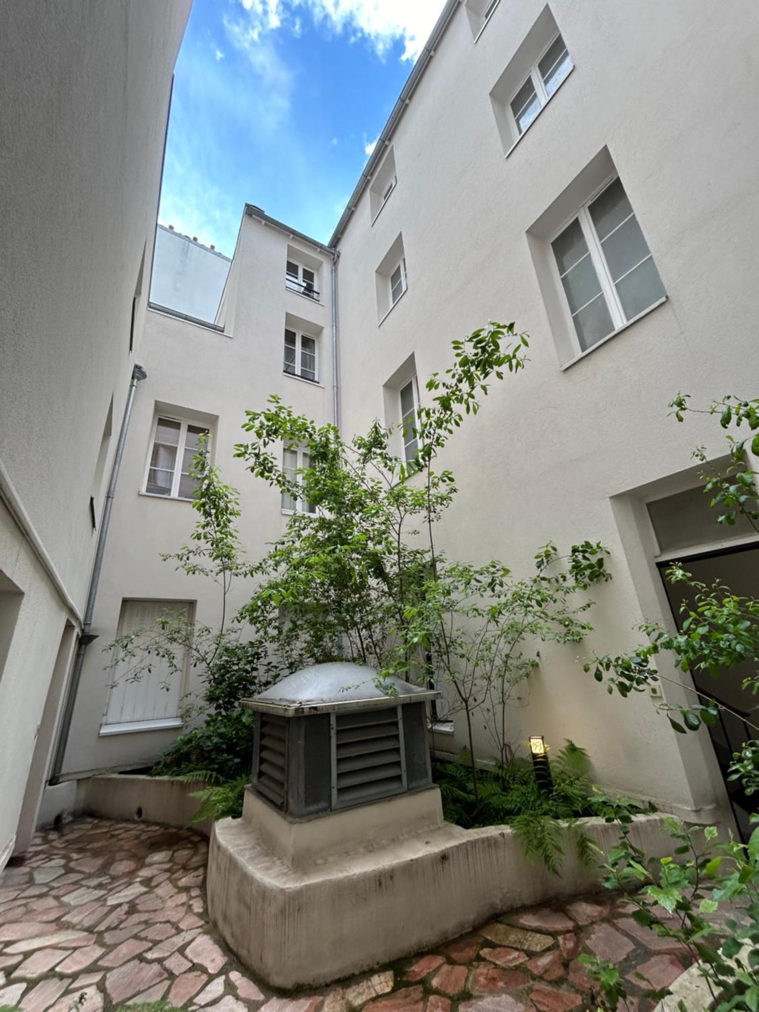 Grand Studio Entierement Renove Au Coeur De Paris Apartment Exterior photo